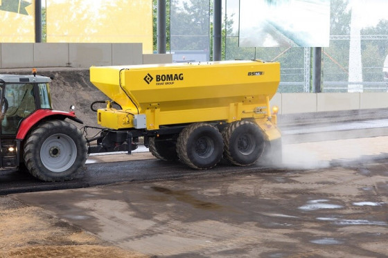 BOMAG BS 16 binder spreaders reliably delivers precise spreading results. 