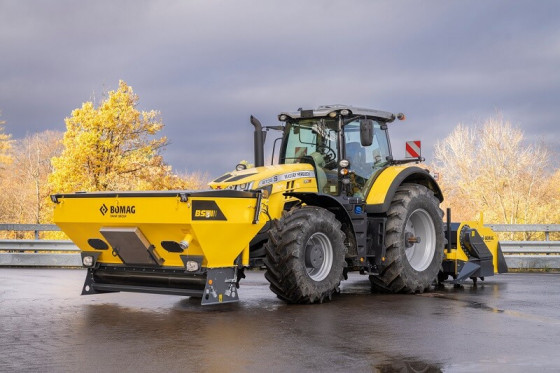 BOMAG tractor-towed stabilizer and tractor-mounted spreader.