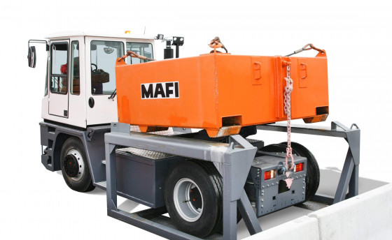 MAFI priedai sunkių krovinių gabenimui – balastiniai svoriai terminalo vilkikams.