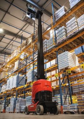 MANITOU VJR vertical mast aerial work platforms – high compactness and perfect maneuverability. 