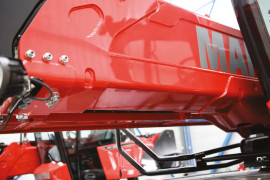 MRT series MANITOU rotary telescopic handlers - Pentagom-shaped boom is strong and durable.