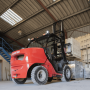 MSI series MANITOU semi-industrial trucks with specific handling solutions.