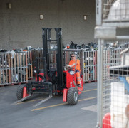 TMM series truck-mounted MANITOU forklift. Capacity – 2-2,7 t. Lifting height up to 3.45 m.