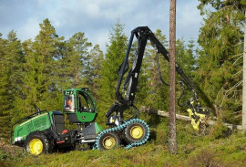 G serijos JOHN DEERE medkirtės naudoja vidutiniškai 16 % mažiau degalų nei E serijos medkirtės.