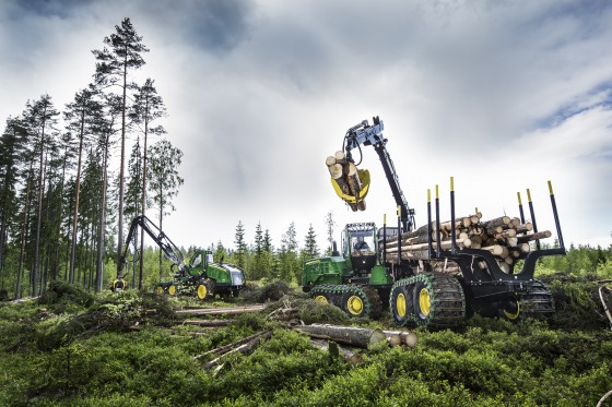 JOHN DEERE miško technika – medkirtės 1270G ir medvežė