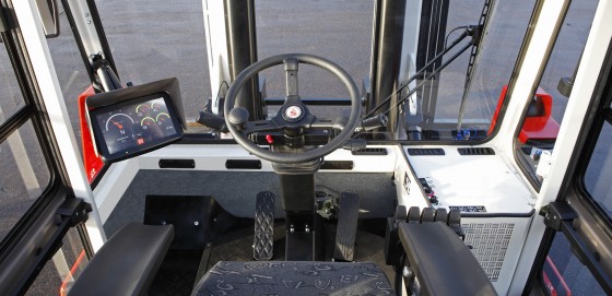 30-52 tons heavy range of SVETRUCK forklift cab.