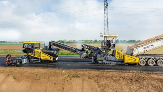 BOMAG feeder for efficiency.