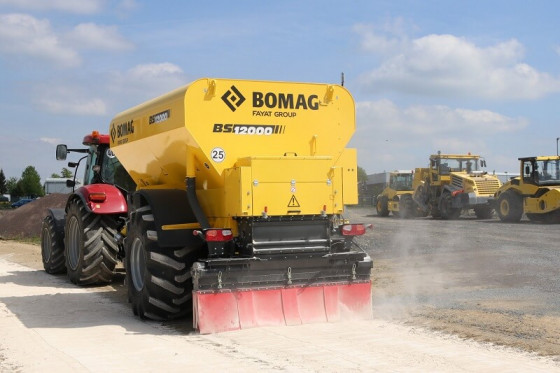 BOMAG binder spreader reliably delivers precise spreading results. 