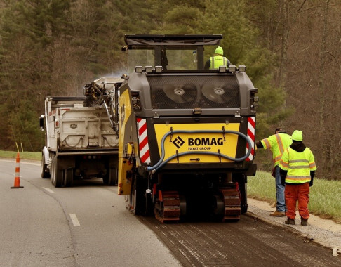 BOMAG cold planers with excellent maneurverability and compact design.