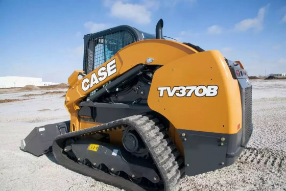 CASE B-Series Compact Track Loader – TV370B.
