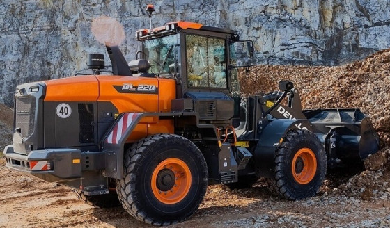 DEVELON DL220-7 Wheel Loaders.