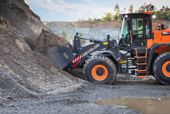 DEVELON Wheel Loader DL320-7.