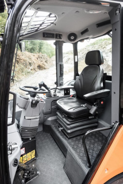 Compact wheel loaders DEVELON – seat.