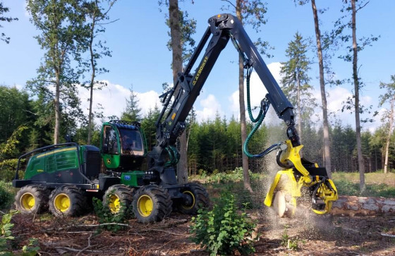 Aštuonratė JOHN DEERE medkirtė 1270G.