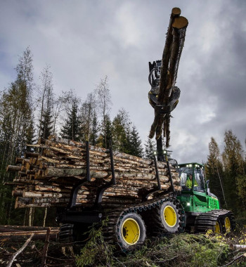 JOHN DEERE medvežės 1510G – galinga ir patikima