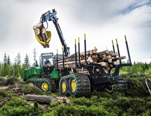 JOHN DEERE G series largest forwarder – 1910G