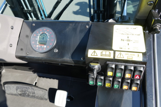 M Series MANITOU Forklifts – Controls.