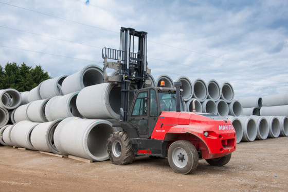 MANITOU M series forklifts allow these machines to help you handle loads in all ground conditions.