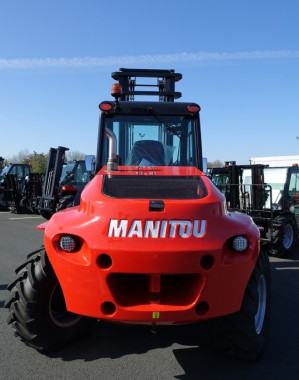 M series MANITOU forklift trucks are available with 2 or 4 wheel drive depending upon your need.