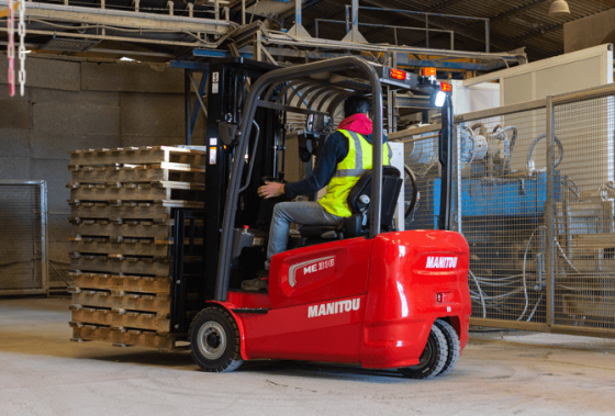 ME range MANITOU electric forklift truck – simple to use. 