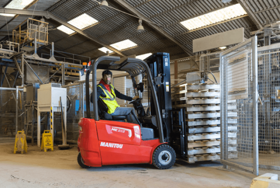 MANITOU ME range offers electric forklift trucks with 3 or 4 wheels.