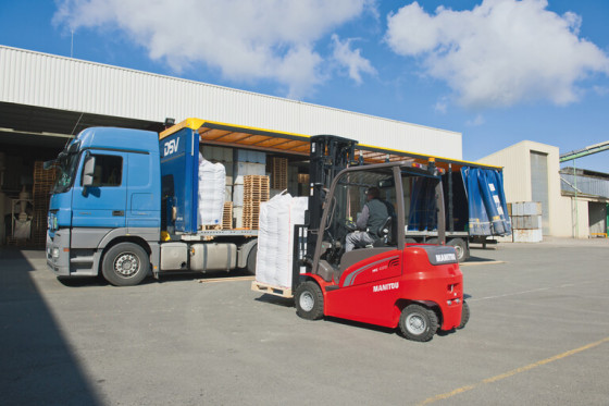 MANITOU ME range of electric forklift trucks are efficient in all circumstances.