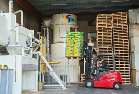 ME range MANITOU electric forklift. 