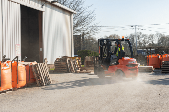 MANITOU MI series forklift trucks. Available with gas or diesel engines.
