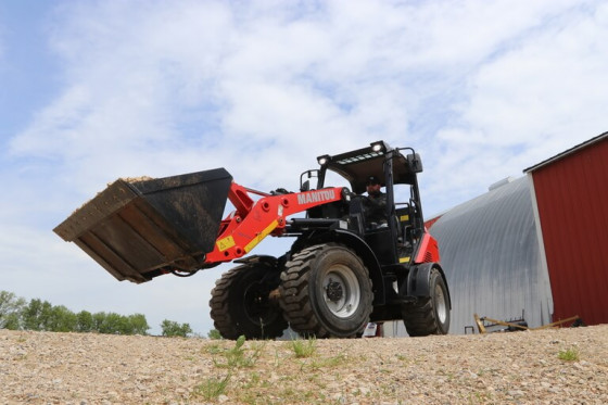 MLA series MANITOU articulated loader – daily work on your farm easier. 