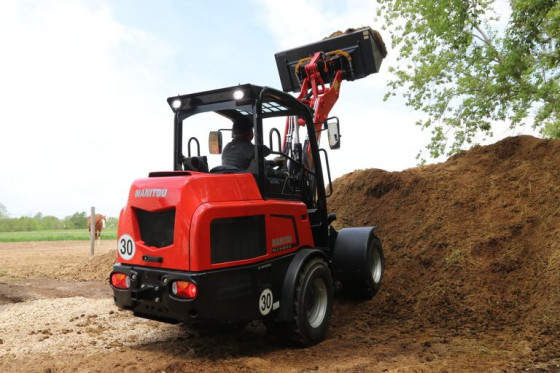 With MANITOU articulated loaders your daily work on your farm will be easier. 