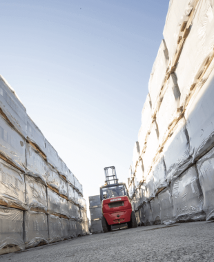 MSI series MANITOU forklift truck – move easily in mixed environments.