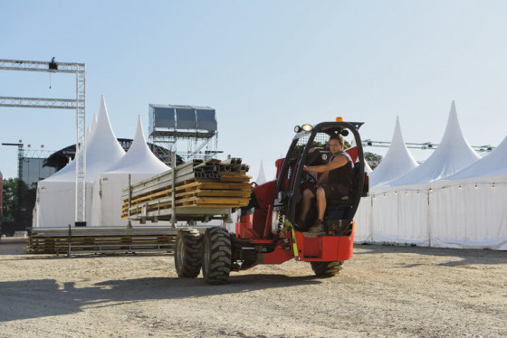 TMM series truck-mounted MANITOU forklifts. Lifting height up to 3.45 m.
