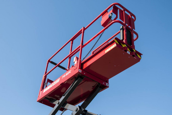 Compact scissor lifts