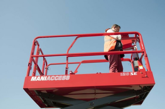 Compact scissor lifts