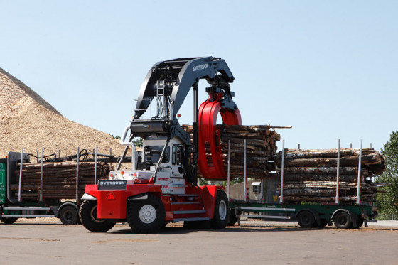 SVETRUCK TMF 32/22 rąstų krautuvas.