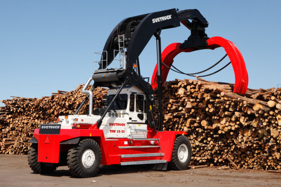 SVETRUCK TMF 32/22 galingi krautuvai rąstams krauti.