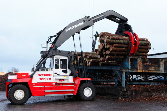 SVETRUCK TMF 15/11 rąstų krautuvas.