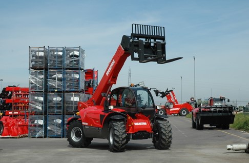 MANITOU MHT serijos teleskopiniai krautuvai sunkiems kroviniams kelti. 