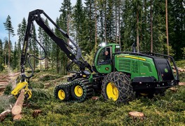 The 1470G is John Deere’s biggest harvester model