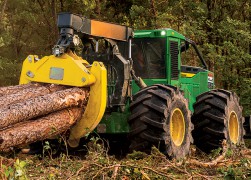 JOHN DEERE skideris su griebtuvu.