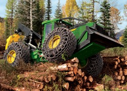 JOHN DEERE miško technika – grėbtuvinis miško traukėjas