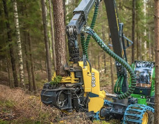 JOHN DEERE miško technika – H424 kirtimo galva vidutinio dydžio JOHN DEERE medkirtėms.