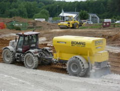 BOMAG binder spreaders reliably delivers precise spreading results. 