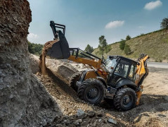 The CASE Construction King range of backhoe loaders delivers a powerful performance – model 695SV.. 