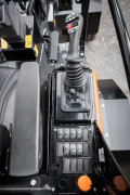 Compact wheel loaders DEVELON – joystick.