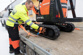 DEVELON mini ekskavatoriai – patogu transportuoti.