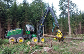 JOHN DEERE miško technika – aštuonių ratų medkirtė 1270G.