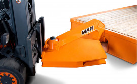 MAFI forklift gooseneck – move roll pallets safely.