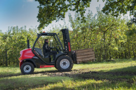 MANITOU MC serijos visureigiai šakiniai krautuvai. Universalumas dėl galimų priedų.