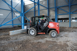 MC series forklift trucks – various handling operations whatever your sector of activity.